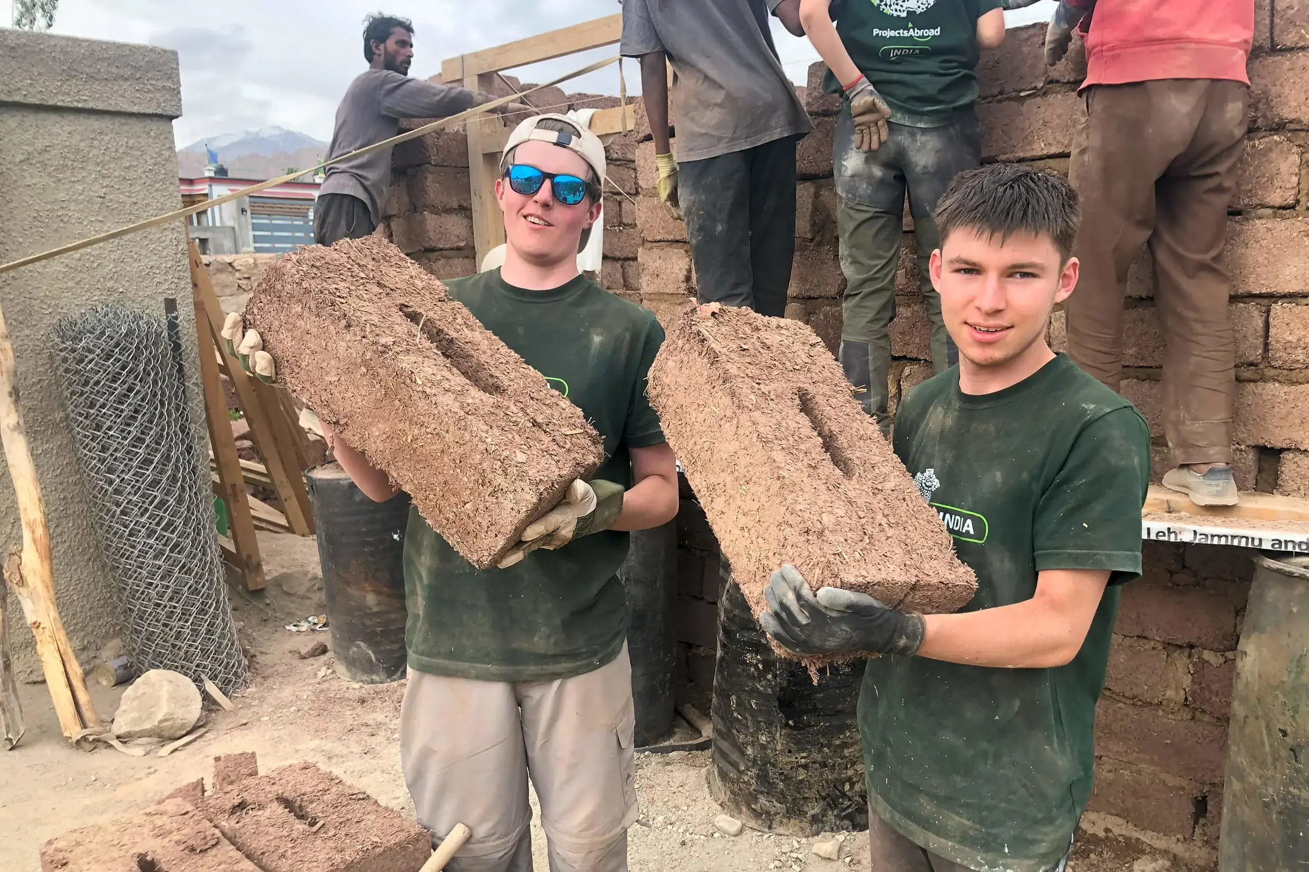 Students volunteering in India